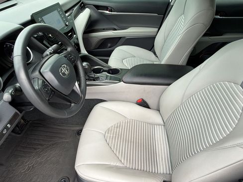 Used 2024 Toyota Camry SE FWD image 5