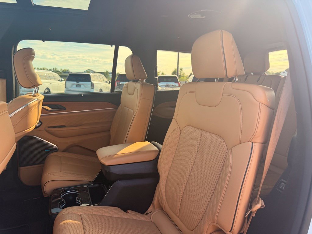 Used 2023 Jeep Grand Cherokee L Summit AWD/4WD image 24