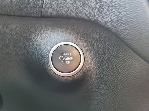 Used 2023 Volvo XC40 B4 Ultimate image 26