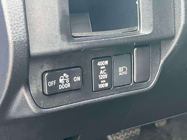 Used 2018 Toyota Tacoma TRD Sport AWD/4WD image 22
