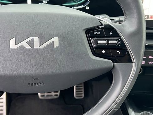 Certified 2023 Kia Niro SX Touring image 25
