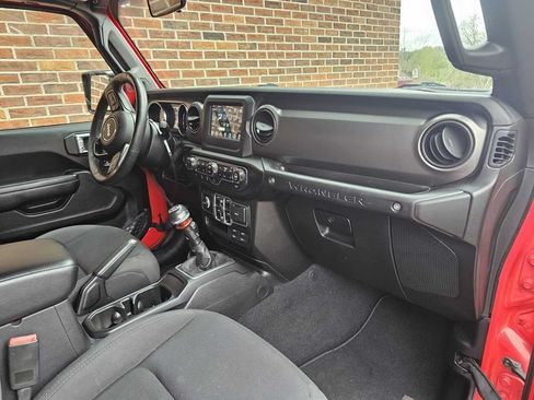 Used 2019 Jeep Wrangler Unlimited Sport S AWD/4WD image 7