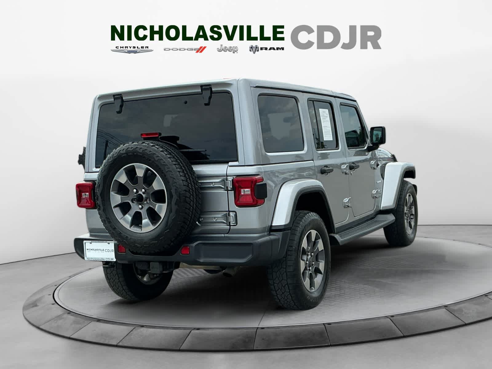 Used 2018 Jeep Wrangler Unlimited Sahara w/ LED Lighting Group AWD/4WD image 5