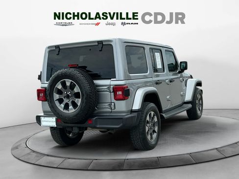 Used 2018 Jeep Wrangler Unlimited Sahara w/ LED Lighting Group AWD/4WD image 5