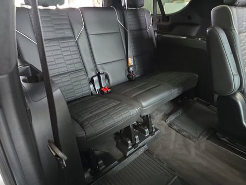 Certified 2025 Cadillac Escalade ESV Sport Platinum AWD/4WD image 12