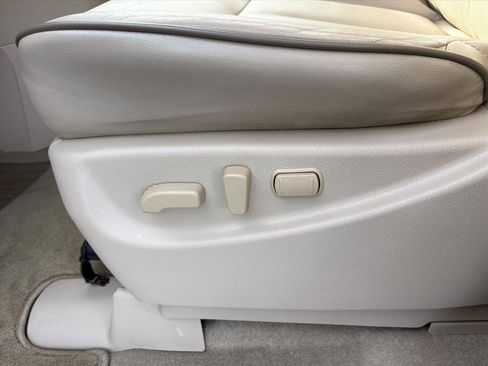 Used 2013 Nissan Quest SV w/ Leather Pkg image 14