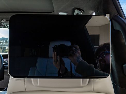 Used 2026 Cadillac Escalade ESV Platinum Sport w/ LPO, ONYX Package image 32