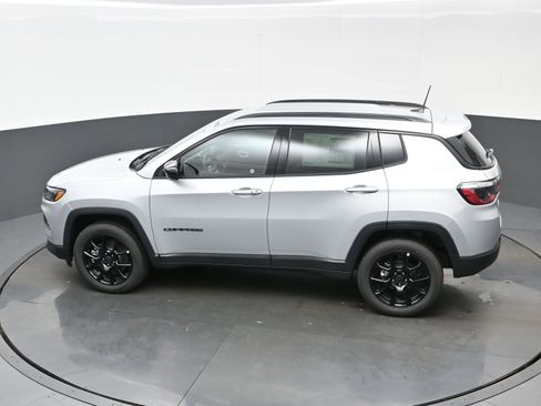 New 2026 Jeep Compass Latitude AWD/4WD image 19