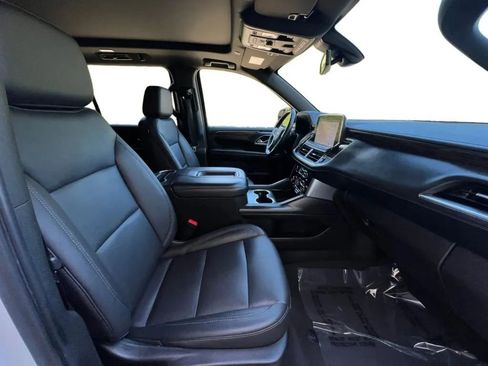Used 2021 Chevrolet Suburban Z71 w/ Luxury Package AWD/4WD image 14