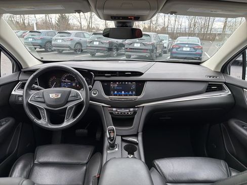 Used 2017 Cadillac XT5 Luxury w/ Driver Awareness Package image 12