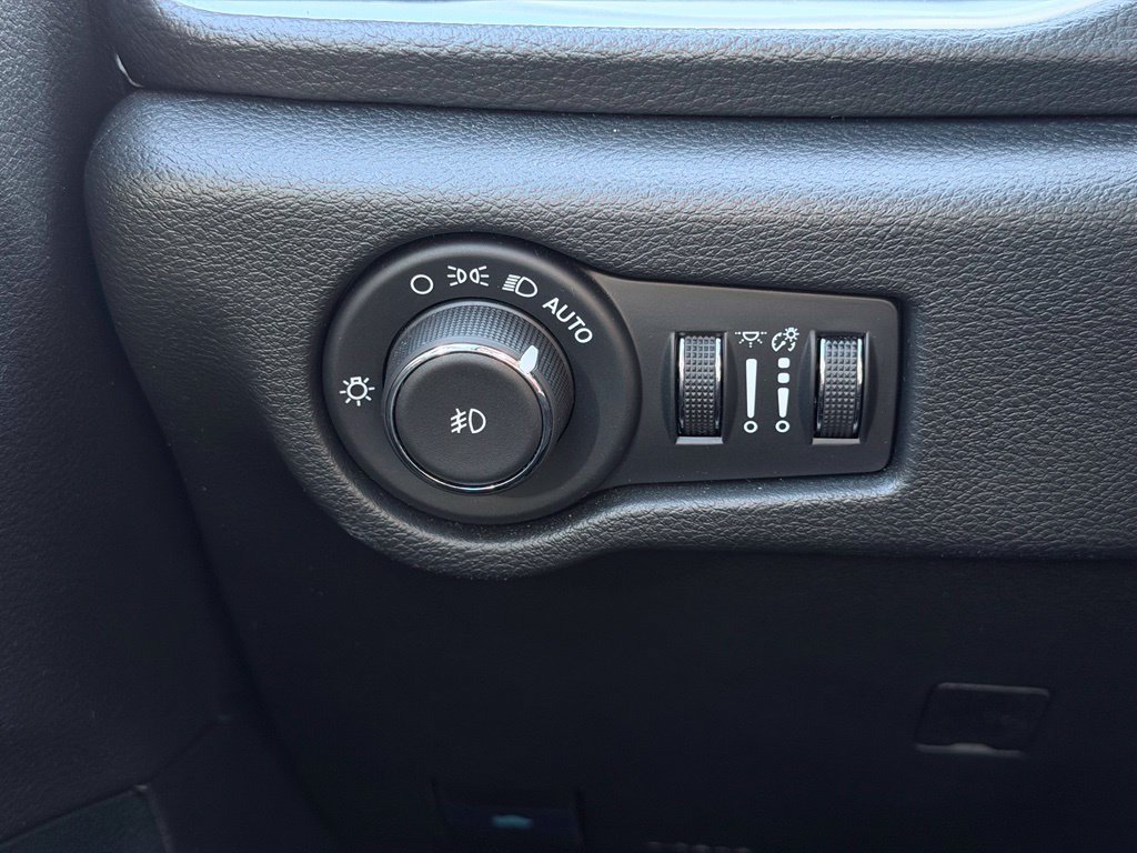 Certified 2025 Chrysler Pacifica Limited FWD image 45