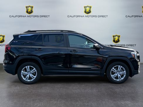 Used 2022 GMC Terrain SLE w/ Driver Convenience Package image 6