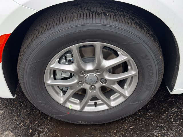 New 2027 Chrysler Pacifica Select FWD image 10