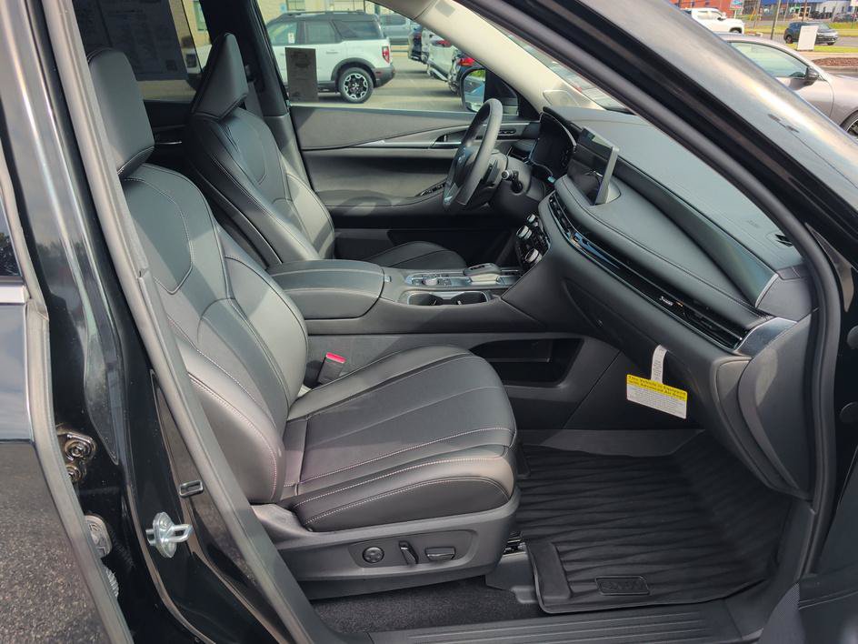Certified 2026 INFINITI QX60 Luxe w/ Cargo Package AWD/4WD image 12