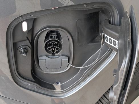 Used 2025 Volkswagen ID. Buzz Pro S Plus RWD image 41