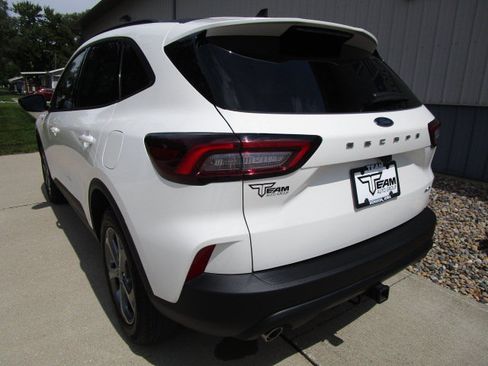 Used 2026 Ford Escape ST-Line w/ Cold Weather Package AWD/4WD image 5