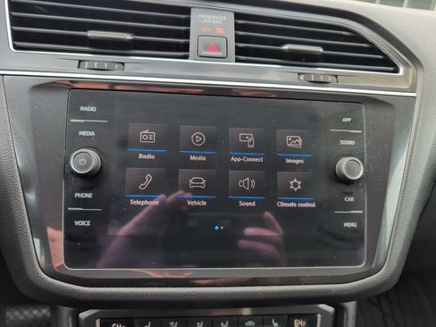 Used 2019 Volkswagen Tiguan SE w/ 3rd Row Seat Package AWD/4WD image 23