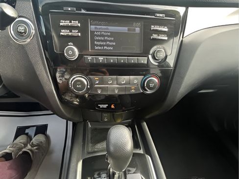 Used 2016 Nissan Rogue SV AWD/4WD image 19