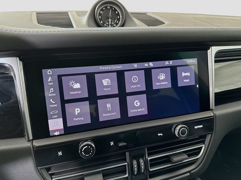 Certified 2026 Porsche Macan AWD/4WD image 12