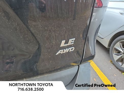 Used 2021 Toyota RAV4 LE image 7