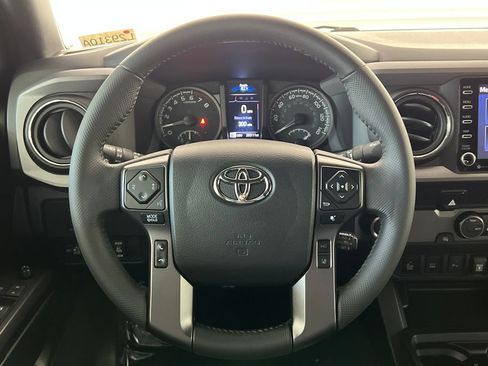 Used 2022 Toyota Tacoma TRD Sport w/ Technology Package RWD image 16