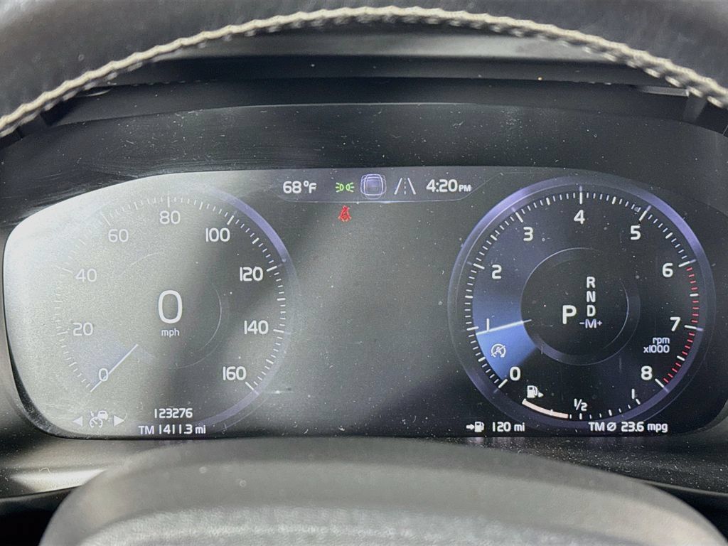 Used 2019 Volvo XC40 T5 R-Design AWD/4WD image 13