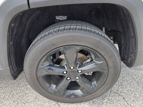 Used 2023 Jeep Grand Cherokee Altitude AWD/4WD image 20