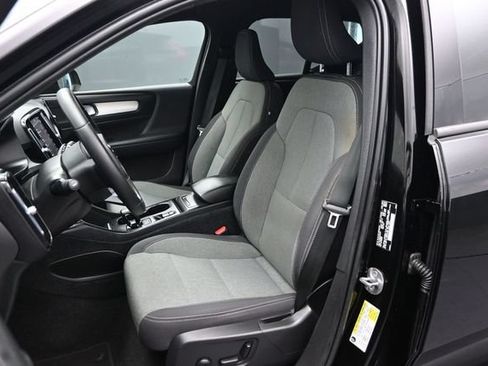 Used 2023 Volvo XC40 B5 Core w/ Convenience Package AWD/4WD image 5
