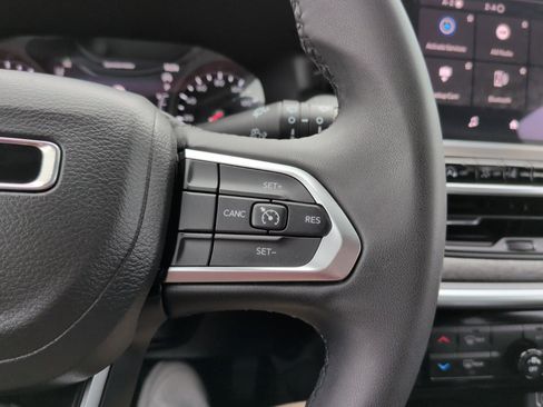 Used 2024 Jeep Compass Latitude image 21