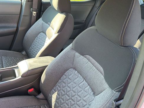 Used 2025 Nissan Kicks SV FWD image 27