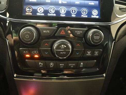 Used 2021 Jeep Grand Cherokee Laredo X AWD/4WD image 31