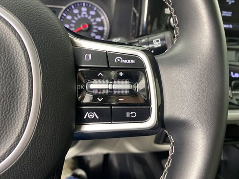 Certified 2022 Kia Sorento S w/ Panoramic Sunroof Package image 16