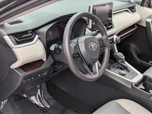 Used 2020 Toyota RAV4 Limited image 10
