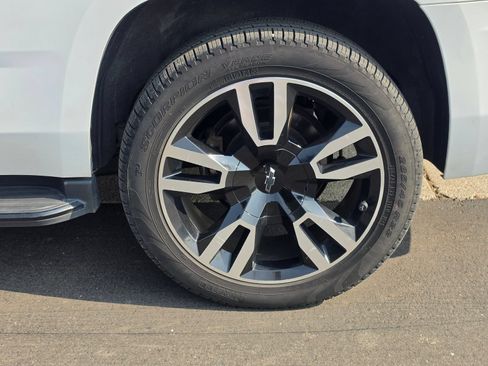 Used 2018 Chevrolet Tahoe LT w/ Luxury Package AWD/4WD image 4
