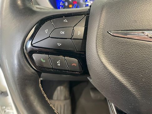 Used 2018 Chrysler Pacifica Touring-L Plus w/ S Appearance Package FWD image 10