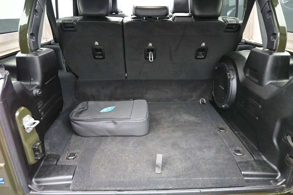 Used 2022 Jeep Wrangler Unlimited Sahara AWD/4WD image 11