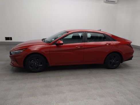 Used 2022 Hyundai Elantra SEL image 2