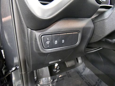 Certified 2025 Kia Soul LX w/ LX Technology Package FWD image 18