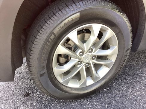 Used 2019 Hyundai Santa Fe SE AWD/4WD image 7