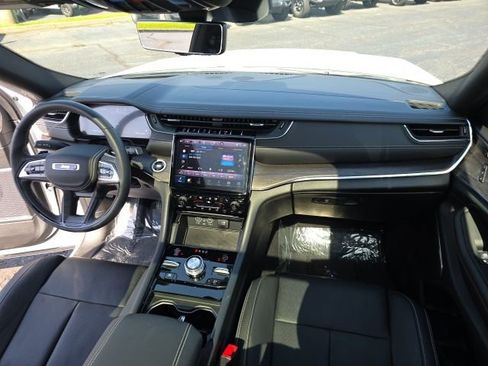 Used 2025 Jeep Grand Cherokee Overland w/ Adv Protech Group III image 52