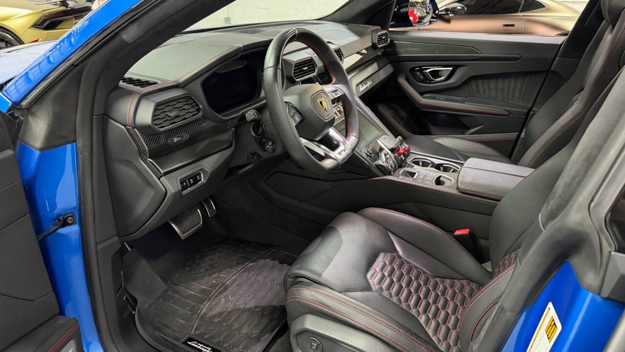 Used 2021 Lamborghini Urus AWD/4WD image 40