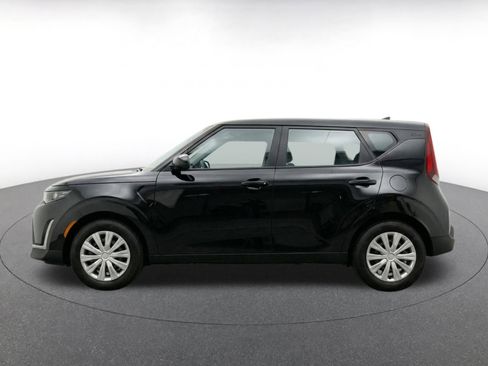 Used 2025 Kia Soul LX w/ LX Technology Package FWD image 4