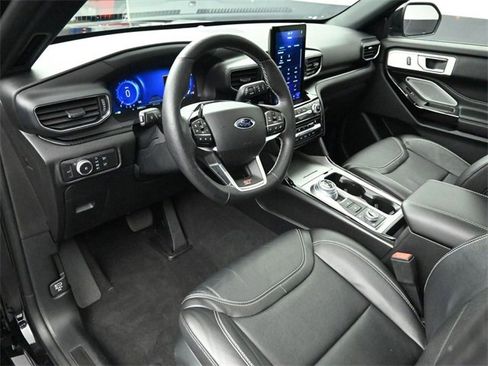 Certified 2021 Ford Explorer ST w/ ST Street Pack image 9
