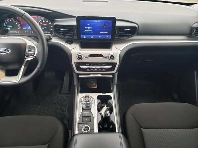 Used 2024 Ford Explorer XLT AWD/4WD image 17