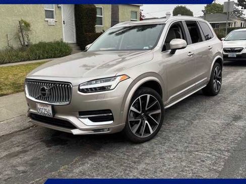 Used 2023 Volvo XC90 B6 Plus image 1