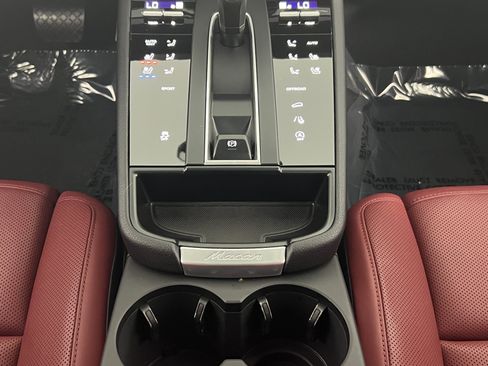 Certified 2026 Porsche Macan AWD/4WD image 20