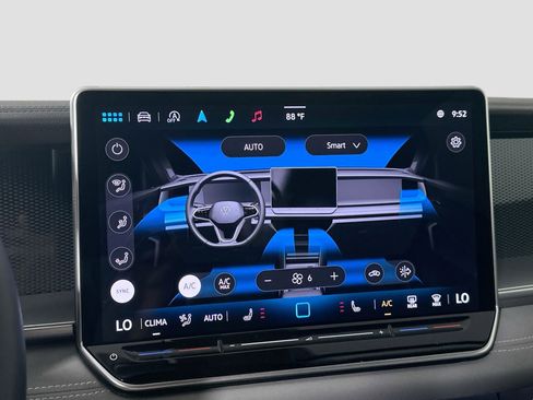 Certified 2025 Volkswagen Tiguan SE image 21