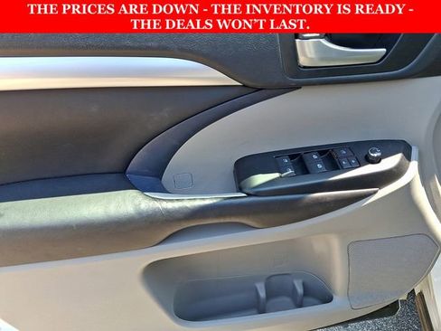 Used 2016 Toyota Highlander XLE AWD/4WD image 13