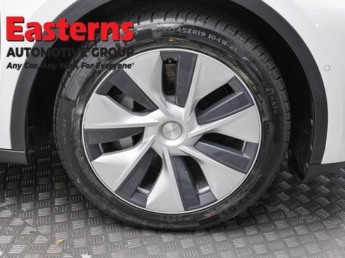 Used 2022 Tesla Model Y Long Range AWD/4WD image 25