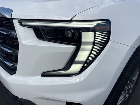 Used 2025 GMC Acadia Elevation image 24